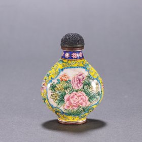 清 铜胎画珐琅开窗花纹鼻烟壶