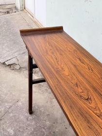 民国苏作大户人家用的.做工非常精美漂亮的(黄花梨)明式剑腿双面工下披灰条案一个.做工精湛.包浆自然温润.用料上乘.整体美观高雅.榫卯结构入手即用 运费自理