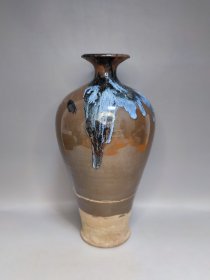 金代梅瓶，窑变釉，有窑里面带的裂。水锈清楚。坑口货。
