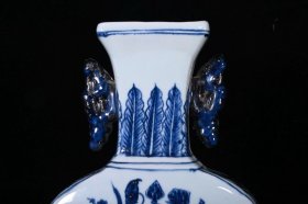 大明宣德青花一束莲纹双耳扁瓶,高27×17厘米
