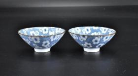 日本陶瓷茶盏一对，200元，青花图案，样式精美，直径：8.6cm，高度：3.8cm，现代样式，茶碗是茶道的灵魂，是最重要的茶道具，也是第一的茶道具，同时也是种类最为丰富的茶道具。“
看好下单，售出不退。