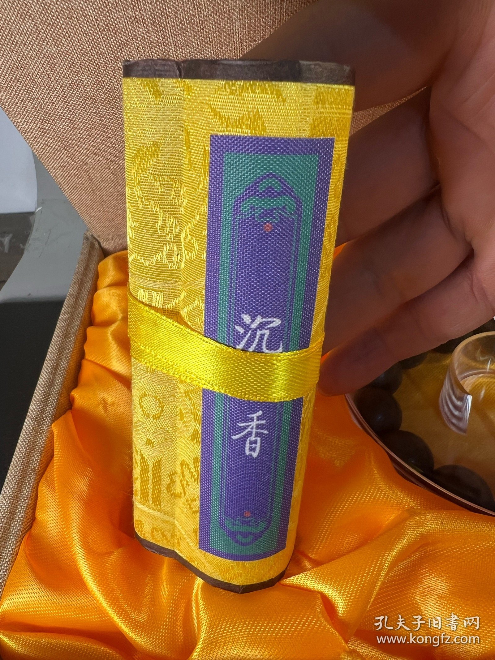 越南芽庄沉香礼盒装。直径1.8厘米，重48克。