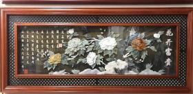 (花开富贵)  玉雕挂画，边框材质是新西兰进口松木、画心天然石头都是纯手工雕刻，带防尘玻璃。尺寸180×80