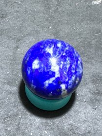 精美阿富汗老矿青金石圆珠一个！