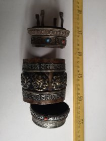 清或民国，铜制精品工艺品，工艺复杂，不知道用途，应该是三件组合器，上面有镶嵌几种颜色珠子，好像有错的银花，请自鉴（杂6号）