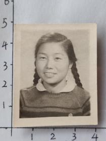 50年代长粗辫子美女照片(50-60年代杨永仙相册，杨永仙50年代就读于昆明师专附小，50年代末60年代初就读于昆明十中)