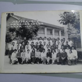 1984年扬州华东石油局职工医院合影留念
