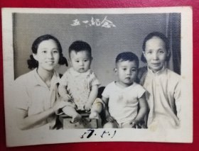 1957年“五一纪念”合影留念 老照片