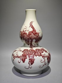 大清乾隆年制釉里红瓜瓞绵绵葫芦瓶