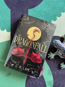 *推荐收藏* 「作者限量编号签名版」Dragonfall 龙入人间(暂译名)  书口彩绘 限量编号2000册 编号333一版一印 英国原版 精装