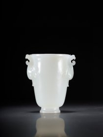 清 和田白玉凤耳杯，尺寸：6.9×5.2×8.0厘米，重量134克