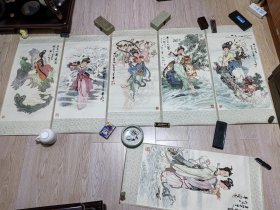 华三川作品年画，麻姑献寿。七仙女思凡。美玉吹箫成凤。湘灵图。瑶池赴会。跨虎入山。仙女图共6张。保存如新。一起出售，具体细节如图。 感兴趣的话点“我想要”和我私聊吧～