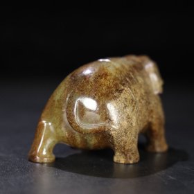 旧藏 和田玉象，玉质细腻油润，包浆老道，尺寸 长 9.6厘米，宽 5.5厘米，高 5.8厘米，重 435.5克