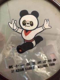 第十一届亚运会熊猫盼盼刺绣摆件红木底托一盒如图