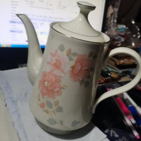 精美茶壶，九十年代库存新品（大号壶）壶低印有英文中国制造