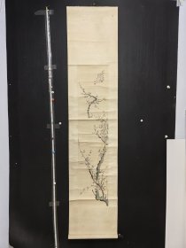 金心兰/金湅/瞎牛/精品梅花图立轴，1893年作，纸本绫裱原装原裱，畫芯27×127厘米，整轴44×200厘米，漆木轴头缺一个，款印如图品相老旧折痕折裂污渍黄斑等。 金心兰（1841-1909），江苏苏州人。原名金湅（liàn），字心兰，号冷香，自署冷香馆主人。晚年病，失视复明，故又号瞎牛庵主。清代著名的画家，为海上近代六十名家之一。 金心兰擅花卉、山水，尤以画梅著称