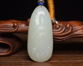 和田玉观音 规格: 6.0×2.6×1.6厘米，重 41克。 玉质温润细腻，沁色自然，刀功老道，皮壳包浆一流，雕刻生动，线条流畅，品相完美！