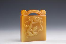 清代寿山田黄印章旧臧：寿山田黄【天府珍臧】御宝规格：重量127g 高6cm 宽5cm