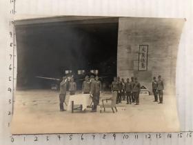 民国时期、满洲时期老照片，侵华日军关东军小鬼子在牡丹江飞行场内老照片