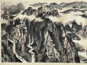 李国华  尺寸  138/47  镜片 
1923年9月生，广东南海人。擅长中国画。1936年考入广州市立美术学校中国画系，受教于黎雄才、叶永青、苏卧农、黄少强等岭南诸家，同时在李凤公主办的丽泽国画院学习传统技法。1982年2月调入广东画院任专业画家，1988年6月被评为二级美术师，1992年退休。现为中国美协会员、广东省美协会员.