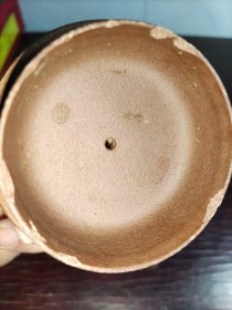 吴德盛款紫砂壶。功夫茶壶。素颜磨砂手感。非常舒适。有一点边磕碰。没有用过。完好品