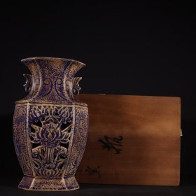 旧藏宋代柴窑宝石蓝釉镂空六方瓶高23cm.宽14cm