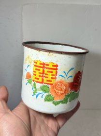 双喜老搪瓷杯子一个拆迁农村收来的(放N箱中)

品相如图，所见所得，薄利多销互惠互利