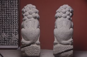 明代工，看家护院～青石【迎门狮】，不议价 尺寸：高98厘米底座宽35厘米 长52厘米