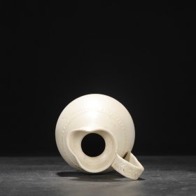 旧藏 北宋 定窑白釉剔花大执壶 尺寸：高22.5公分 口径7.5公分 肚径12公分