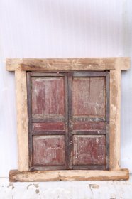 大漆描金老木窗，包浆油润，保存完好，可以正常使用