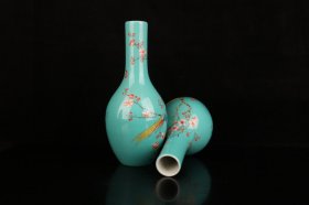 清雍正孔雀绿粉彩喜上眉梢花瓶一对 尺寸 高21直径8厘米