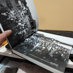 百年沧桑 成都巨变:成都，是一个怎样的城市？:[中英文本]:[摄影集]精装本，一版一印，仅印1000册，黑白老照片特别多，详细参照书影8-7