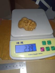 古玩杂项《崖柏木雕 瑞兽蟾蜍》长6cm！宽4.5cm！重23.9g，自鉴自定！柜台盒内