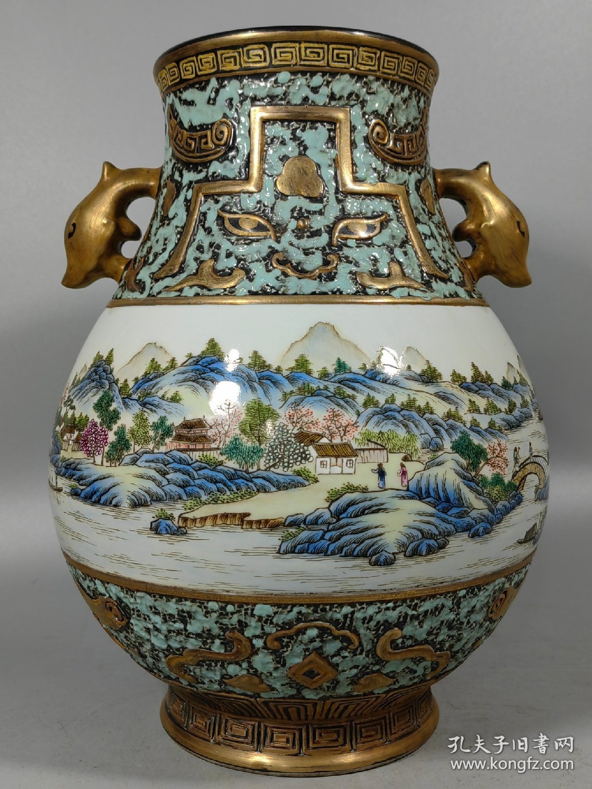 旧藏清乾隆古铜彩山水尊