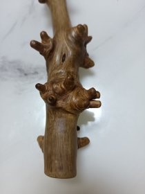 一根木棍子，棒子，檬子棒，檬子棍，狼牙棒，具体是啥东西我也不知道，喜欢就买，不喜欢的朋友勿拍，因为不了解，所以什么都不承诺，价格较贵，一定要参照图片谨慎下单。