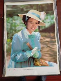 【知音】——库存好品2开电影宣传画《知音》(电影年画)~~张瑜饰小凤仙，选自北京电影制片厂摄制的彩色宽银幕故事片《知音》——更多藏书请进店选购选拍！！！