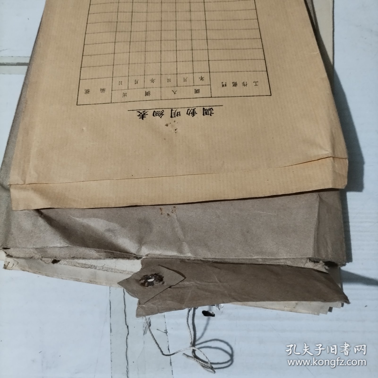 50年代档案袋一个 包括：照片／健康检查表／登记表／简历等共6页【1953年毕业证书一张有破损】1936年生人，解放前生活困难，18岁结婚。