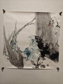 【葛伟】中国美协会员、二级美术师、陕西国画院特聘画家、陕西省政协委员、商洛市政协常委、商洛书画院院长、商洛市美术家协会名誉主席。陕西中青年书画展评委。“当代中国画杰出人才奖”，“德艺双馨”优秀艺术家！作品多次入选全国美展并获奖中国美协会员，陕西国画院特聘画师，陕西美协会员，商洛书画院院长