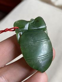 有年份新疆碧玉 斧上有龙挂件
