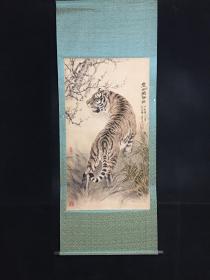 中堂画  老虎图  一物一图
裱好尺寸  高*宽179cm*70cm
画芯尺寸  高*宽108cm*60cm