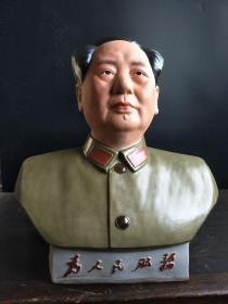 红色文化一九六八年唐山九厂出品，毛主席瓷像，做工精致，自然包浆，保存完整，尺寸如图，重量31.8斤