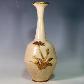 收藏品！宋定瓷刻诗词包金镶嵌花瓶！本品型美观大气！手工制作，做工精细，胎质细腻光滑，自然磨损、老味十足，值得收藏！尺寸31.5*12厘米、