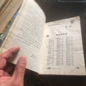 家制风味小吃400种（由烹饪大厨周范林编写，本书描写了在家可以制作各个地方不同的小吃，共有4000种，详细的描写了每种小吃的做法，步骤，以及调味剂用量 ，书本中的每一个配图都非常精美却不脱离实际，让我们能一目了然的知道菜品实际制作之后可以呈现出怎样的效果，制作方法也非常详细，跟着步骤走成功率很高。都是各地具有特色的菜品，制作步骤和酒店菜品相比简单易学，适合所有热爱烹饪的人阅读。）