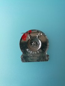 毛主席像章 “红灯记”（正面图:毛主席头像 延安圣地 小火车；背文：忠 永远忠于毛主席 本溪市革命委员会 1969）[规格尺寸：3.1*3.5cm]【实物拍照 品质自鉴】