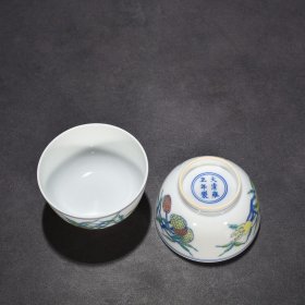 瓷器 清雍正斗彩三果纹杯 5*8厘米