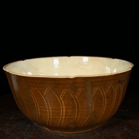 宋定窑刻童子纹葵口碗，高8直径18.5cm，