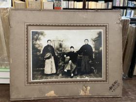 《民国老照片》（上海松石轩法界八仙桥堍民国老照片，外框28X34CM，照片19X12.5CM，1920年代，）