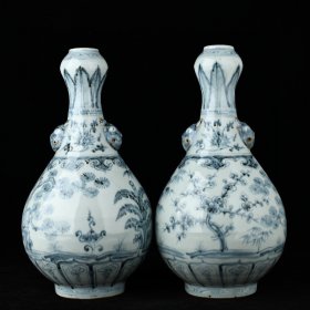 明洪武青花松竹梅纹虎头蒜头对瓶