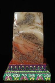 旧藏珍品布盒装纯手工雕刻寿山石印章。山水人物图（尺寸9公分x5.2公分x5.2公分x重量555克)