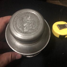 梅兰竹菊金属茶叶罐（有两个盖子，大约80年代末期90年代初期的）